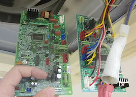 業務用エアコン室内機の基盤交換